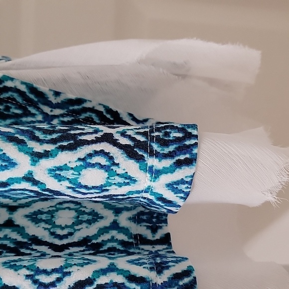 New Directions Size M Blue Aqua and Teal Patterned Sleeveless Top w/ White Under - Picture 3 of 12